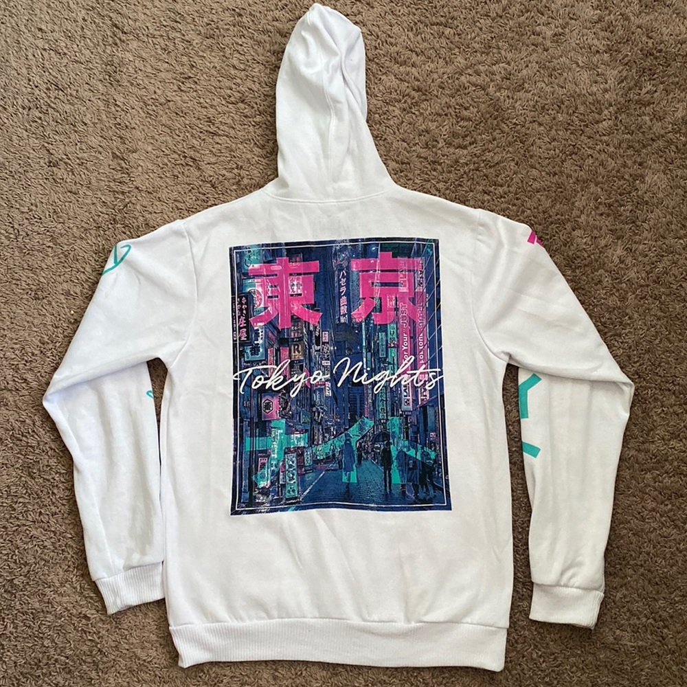 Worn once. Vibrant white hoodie